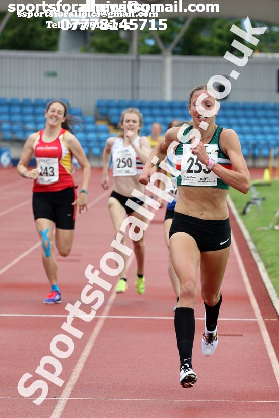 Senior womens1500 metres, Northern Senior and Under-20s Champs., SportsCity, Manchester. Photo: David T. Hewitson/Sports for All Pics
